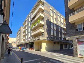 Parking voiture à Calle sud 3. Oportunidad plaza de aparcamiento en venta en el centro de figue