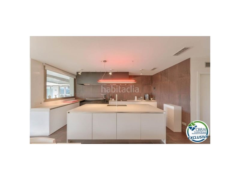 Foto db7c9cdf-b28a-4b5e-b672-5a4f47bb6992. Chalet en calle rossello 8 casa de alto standing en la jonquera lujo entre montañas con piscina privada climatizada y vistas espectaculares en Jonquera (La)