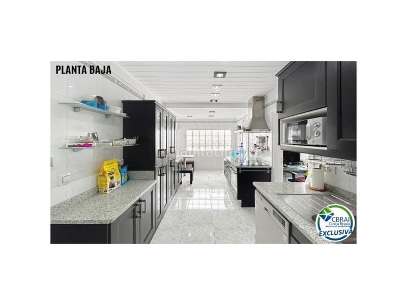 Foto b7368354-36f4-445d-a425-f6dd9d2718d1. Casa amb aparcament a Montgrí Empuriabrava