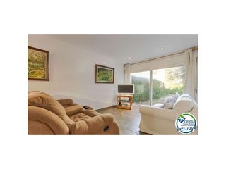 Casa  Avenida del nord 1. Encantadora casa adosada en residencia segura con jardín y pisci