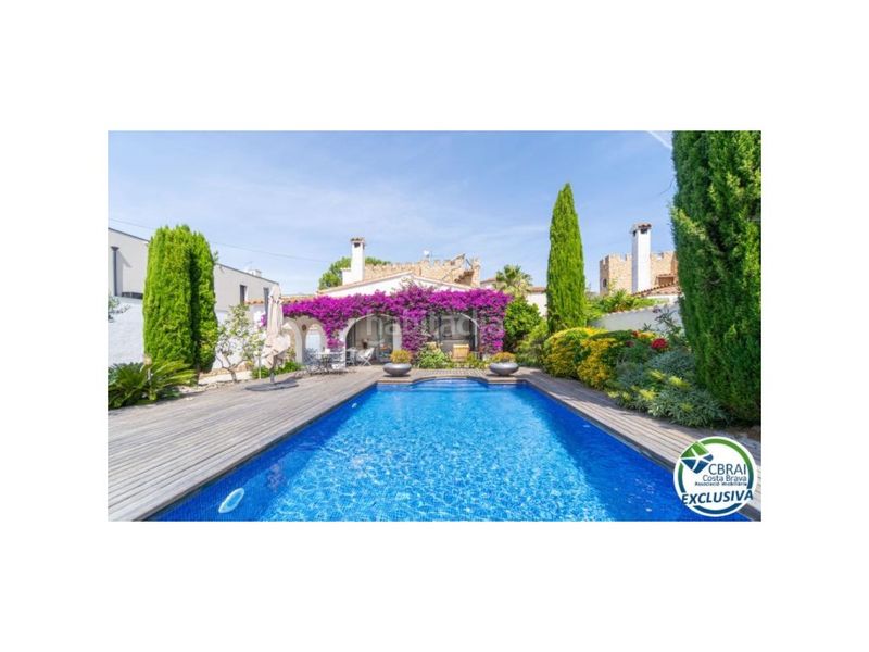 Foto 475b5a11-1a5a-4374-97a1-d3cda7d7ec48. Casa amb aparcament a Peni Empuriabrava