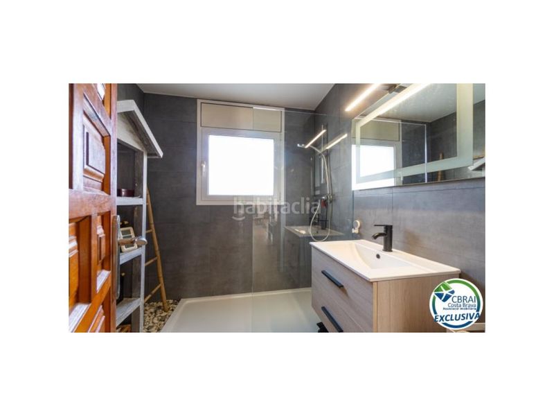 Foto 65be418a-9cc6-4986-881f-5ffb53379aaa. Casa amb aparcament a Peni Empuriabrava