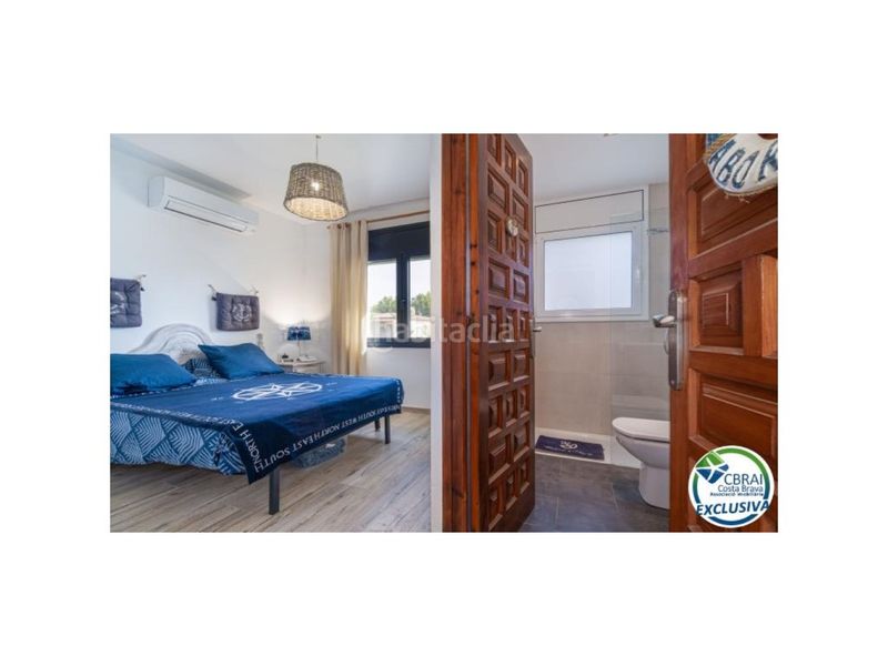 Foto d0680ae8-09ab-41c8-bcb6-b434b6ecbd96. Casa amb aparcament a Peni Empuriabrava