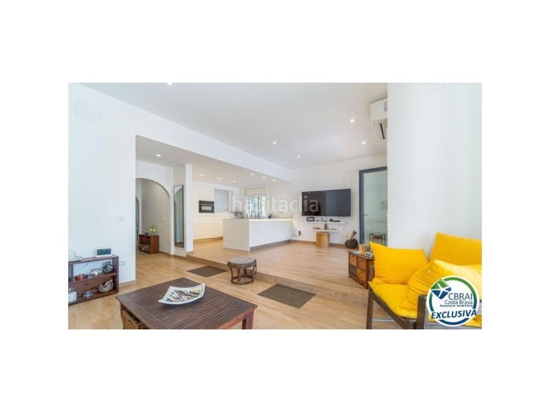 Foto d6f05005-23db-48aa-a464-e8754ad7d9cb. Casa amb aparcament a Peni Empuriabrava