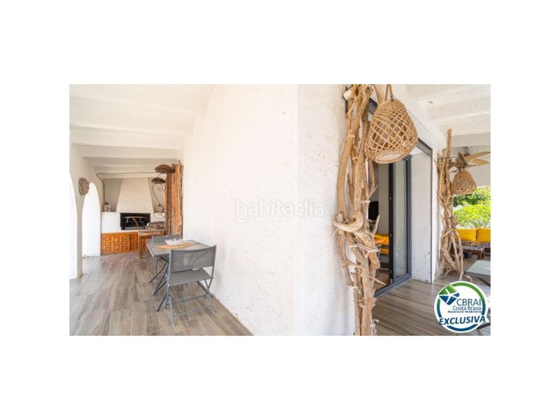 Foto f4d0ba63-6514-40f1-907e-655e0671cb80. Casa amb aparcament a Peni Empuriabrava