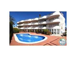Edificio in Sector salins 4ª linia 1a. Exclusivo complejo de seis casas con amarre en primera línea de