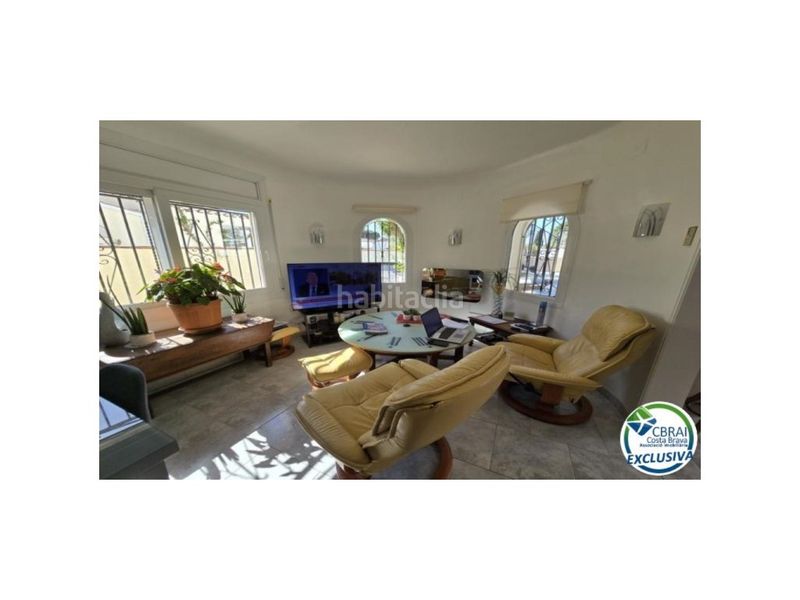 Foto 134a3af9-d354-4fca-886a-d7022718c580. Casa amb aparcament a Peni Empuriabrava