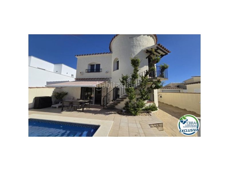 Foto 2cd4197b-4f4a-40fd-be9d-f460a994adcd. Casa amb aparcament a Peni Empuriabrava