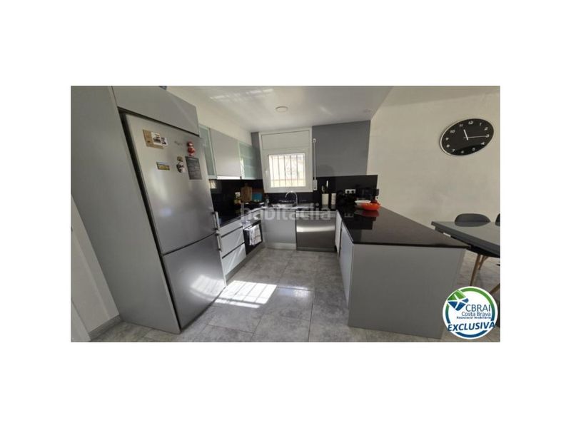 Foto 75c880ce-f5f2-4bda-952b-5d89533e57b2. Casa amb aparcament a Peni Empuriabrava