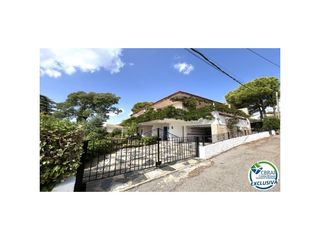 Maison  Calle pompeu fabra 29. Casa en llançà con licencia turística, vistas al mar y a pocos m