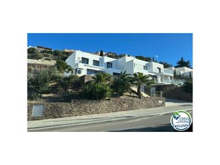 House in Avenida de jose diaz pacheco 60. Lujo en roses.