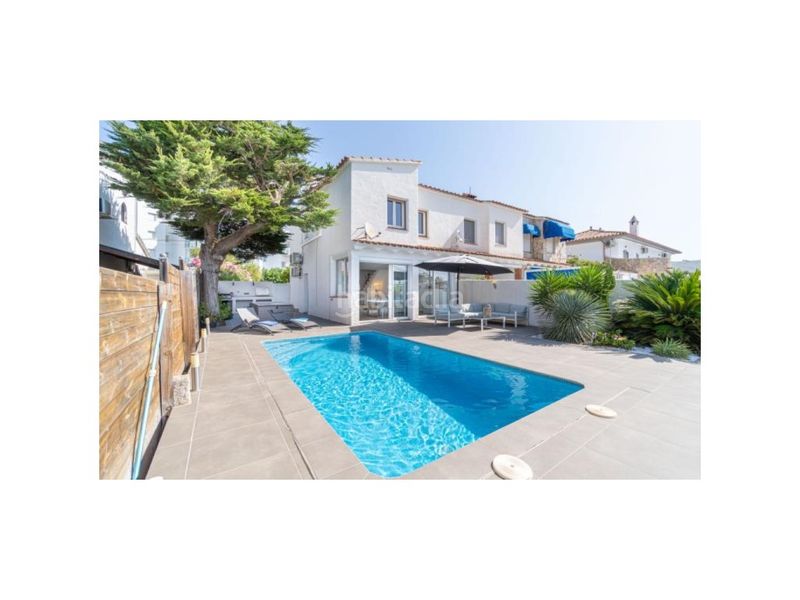 Foto 8955c1c1-a67d-412d-9c7e-b05a51eabd9c. Casa amb aparcament a Santa Margarida Roses