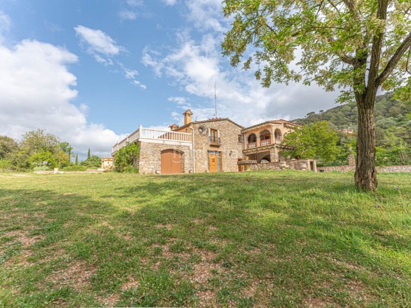 Foto 225ca1a5-253d-4da0-8c0b-fe91e67df360. Casa amb aparcament a Cabanelles