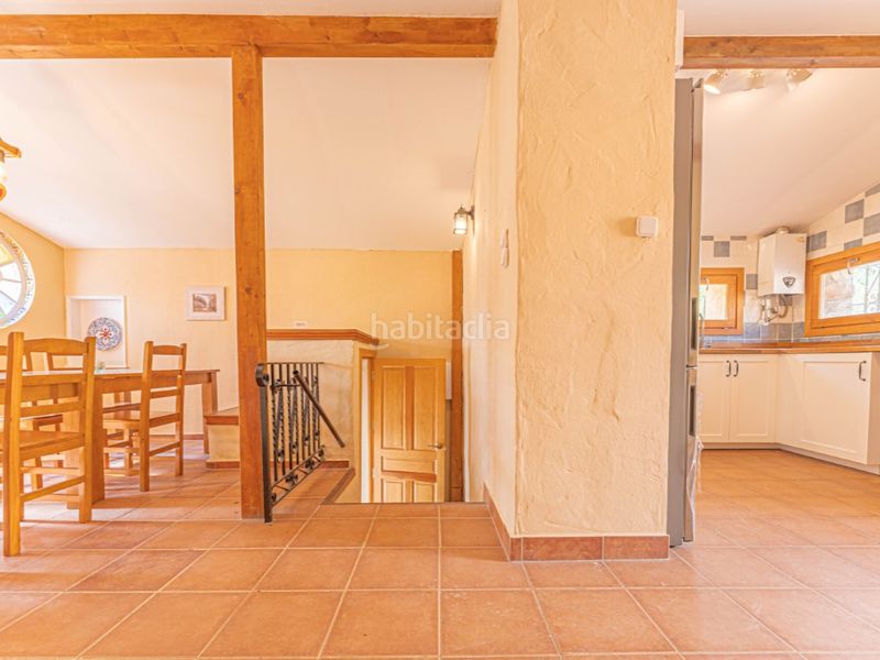Foto b55bb68e-a964-4ab9-976a-42552d18061b. Casa amb aparcament a Cabanelles
