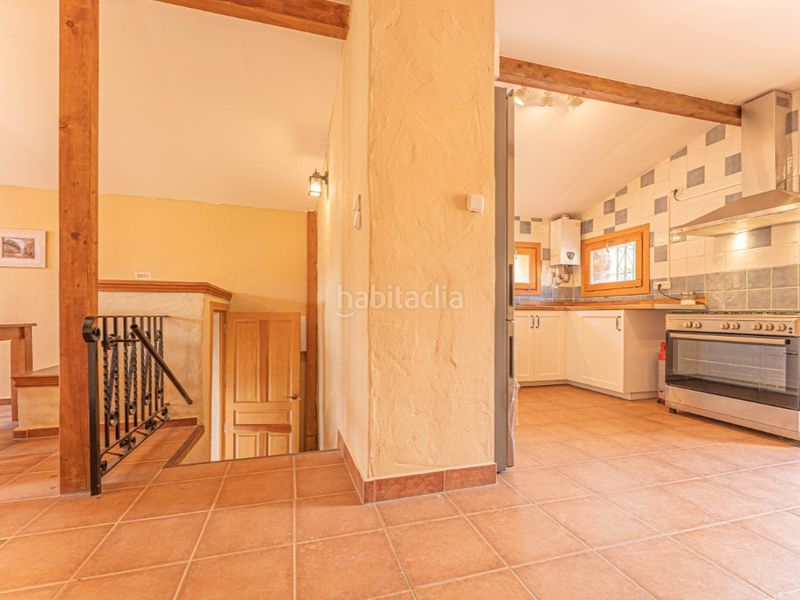 Foto c5a1789f-81ed-434b-a401-4f044d1a60e6. Casa amb aparcament a Cabanelles