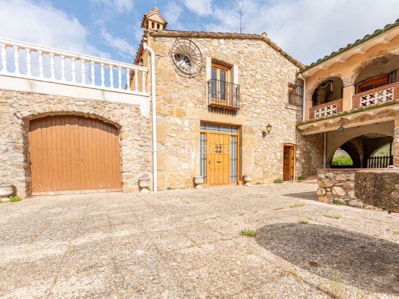 Foto e27d9040-76e1-440d-b5be-69f02670577e. Casa amb aparcament a Cabanelles