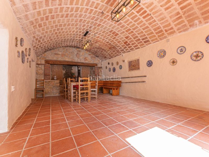 Foto f18c5fc3-db87-455c-9ecd-6be6a8b1fbfc. Casa amb aparcament a Cabanelles