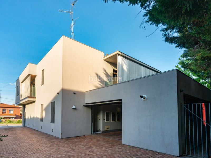 Foto 4837a349-57f2-4cd5-a27b-1f2f7c8737fd. Casa amb aparcament a Parc Bosc-Castell Figueres