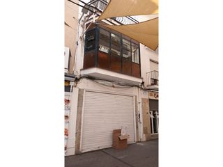 Duplex in Calle sta anna 18. Apartamento triplex para reformar con terraza de 20m2.