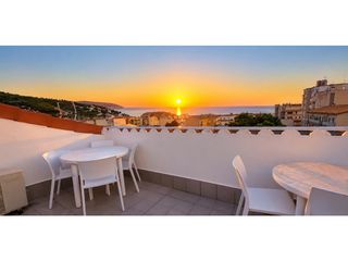 Duplex à Calle esglesia estartit 32. Gran ático dúplex de 4 dormitorios con vistas al mar, piscina y