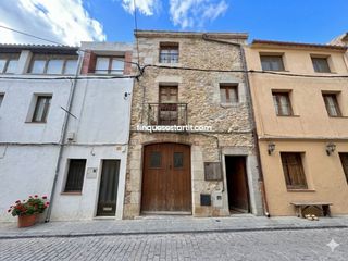 Casa in Calle hospital 20. Casa de pueblo con 6 habitaciones en torroella de montgri.