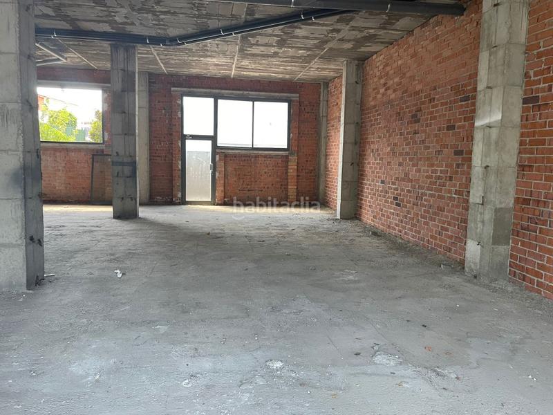 Foto e56dc246-f23c-4637-a70b-8304a2cf8a04. Alquiler local comercial en avenida josep irla 34 local comercial alquiler la bisbal dempordà en Bisbal d´Empordà (La)