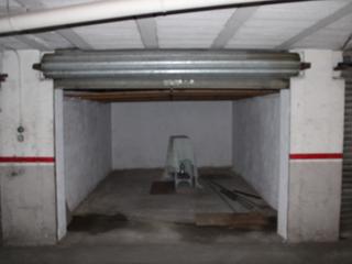 Aparcament cotxe a Calle jaume ii 15. Garaje en venta en la bisbal dempordà
