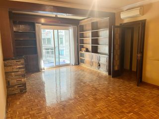 Piso  Carrer de balmes. Centrico, unico, privilegiado y luminoso