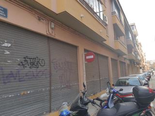 Location Local commercial  Carrer camí vell de valència. Amplio local cerca de la playa