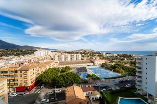 Appartement  Torres invisa. Piso con terraza, vistas y parking a 10 min de la playa  villajo