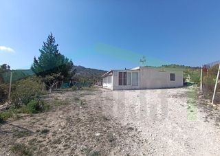 Bauernhof  Partida famasai. Casa de campo legalizada con 18.000 m de parcela en relleu