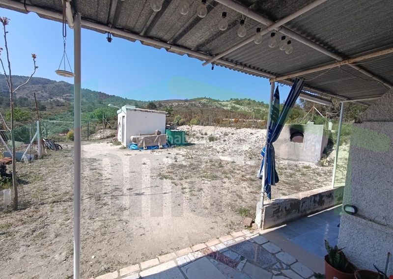 Foto ae23e289-a629-4765-852e-f083ae584aec. Masia a Relleu