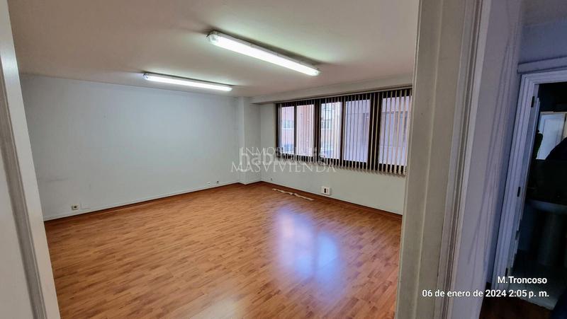 Foto f0be8a93-8fef-4176-96de-30447516532a. Miete büro mit parking in Plaza de la industria Vigo