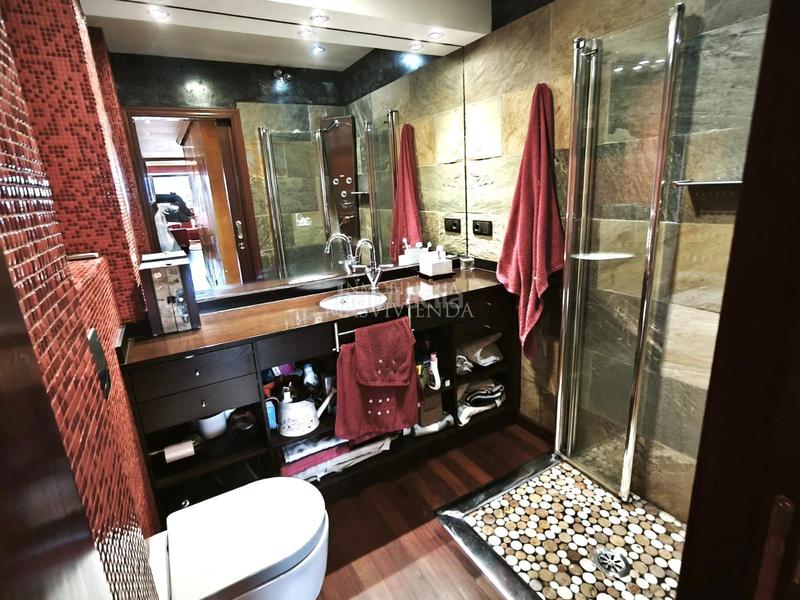 Foto f66a6402-20d1-491f-ac13-57272d303473. Appartamento con riscaldamento in O Castro Vigo