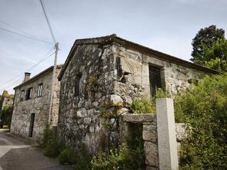 Maison  N/a. Casa para restaurar con terreno en crecente