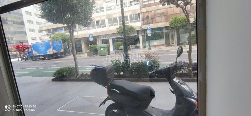 Foto 1c9b1fc9-1a4b-4b75-b1ce-03c2504d3d67. Alquiler local comercial se vende o alquila local comercial en camelias en Vigo