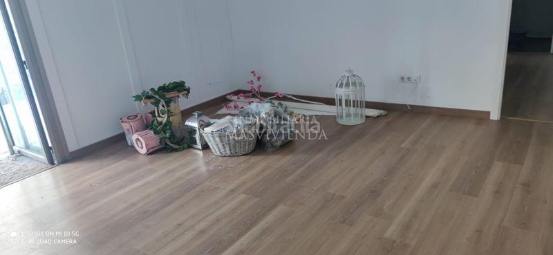 Foto 6436a04a-f7cd-43f6-9f0a-dba34f2cb931. Alquiler local comercial se vende o alquila local comercial en camelias en Vigo