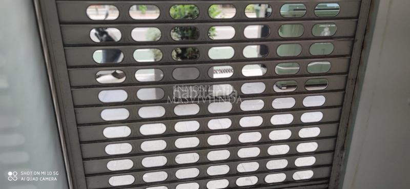 Foto fa4e3963-6b05-44f1-960c-cd1b7dc2f324. Alquiler local comercial se vende o alquila local comercial en camelias en Vigo