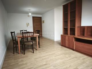 Pis  Valmonte. Ocasión ático de 1 dormitorio en arcade