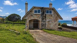 Chalet  Caranquexo-priegue. Casa con vistas al mar a 100m de playa de prado  gran parcela y