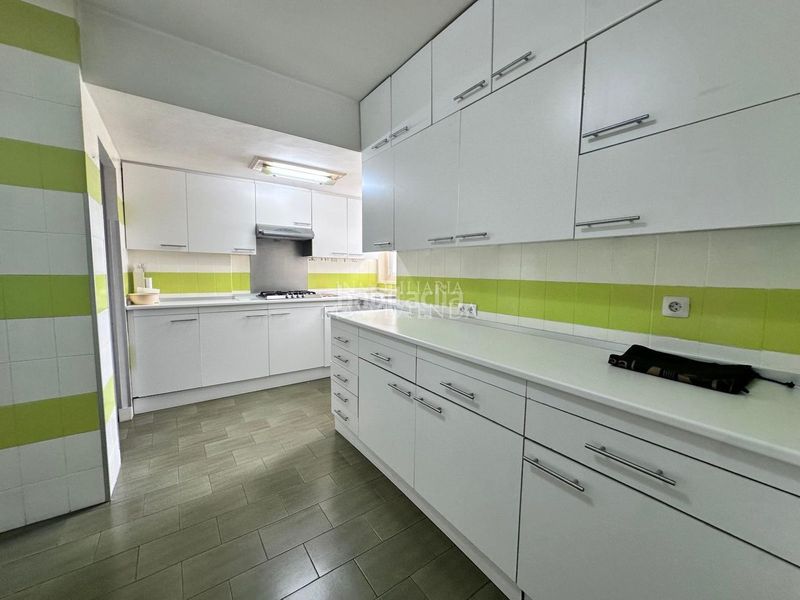 Foto 46760b01-b859-437a-94a7-61f15263880b. Flat with parking in O Castro Vigo