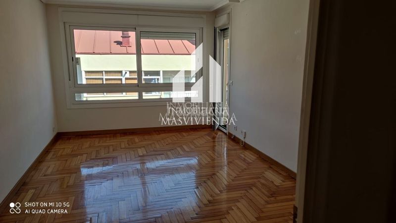 Foto 7157cac0-cdfb-49ad-9125-f6a92f318b9e. Location appartement avec parking dans Plaza Independencia Vigo