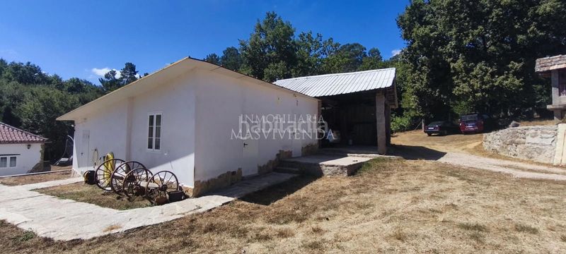 Foto fd473639-f0e2-422b-9ec9-58d5f0eb2938. Casa a Salceda de Caselas