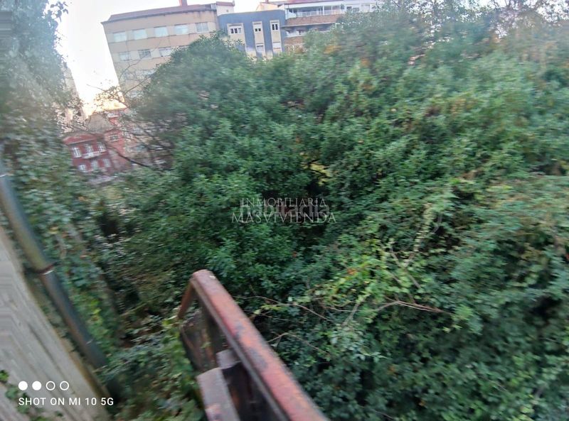 Foto 10f65125-9d3b-41eb-bfa9-ea4f123f0fe4. Xalet amb aparcament a Berbés - Peritos Vigo