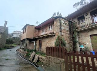 Reihenhaus  Forzans-forzans. Bonita casa de piedra gallega para reformar en forzanes puente c