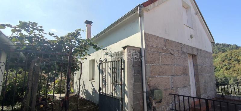 Foto 63040f63-91a3-4b1b-bde0-6d58c032827d. Haus mit heizung parking in Crecente