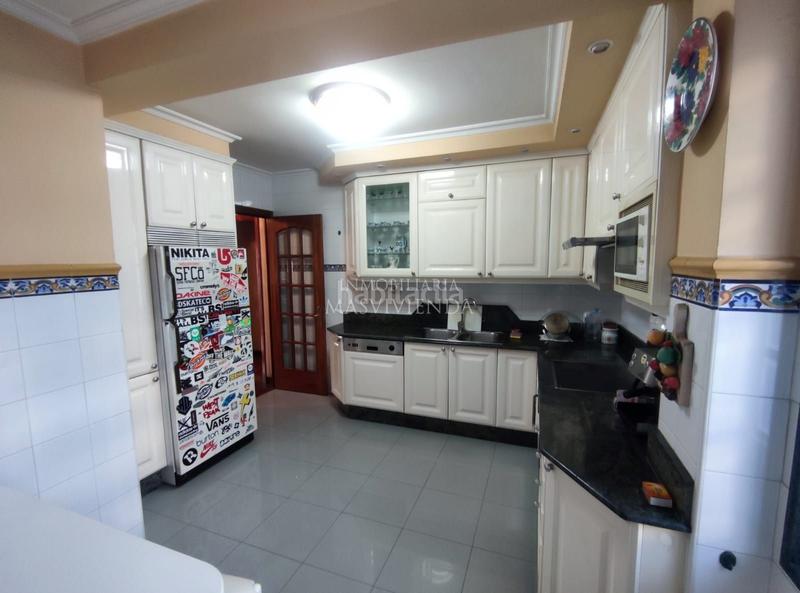 Foto bacb60f9-0206-46e7-b40a-896237d4f9ef. Appartamento con parcheggio in O Castro Vigo