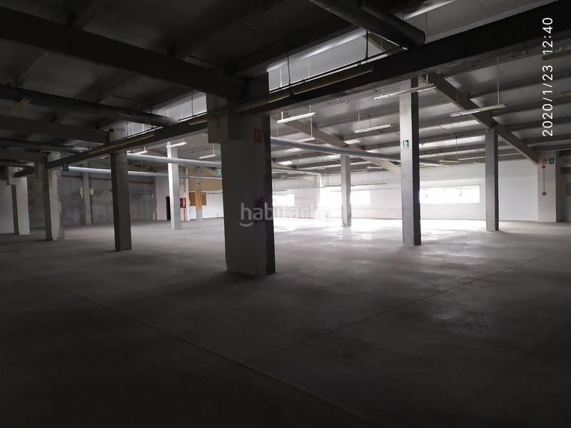 Foto df9b73f1-e400-4e43-a043-484fb291d2f7. Fabrikhalle in Valadares - Beade Vigo