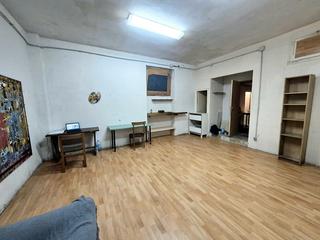Location Local commercial  Carrer d'en singuerlin. Local en espacio de coworking  para artistas