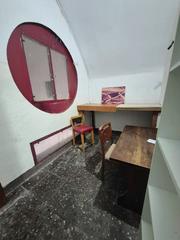 Location Bureau  Carrer d'en singuerlin. Taller/estudio de 9m2 en centro coworking artistico
